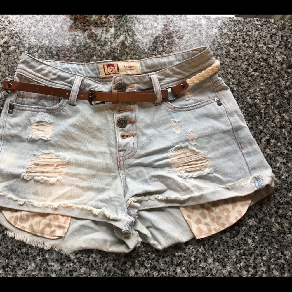 L.E.I distressed jean shorts