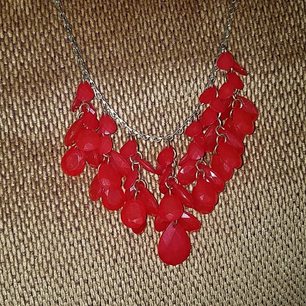 Red raindrop necklace ! Great condition!