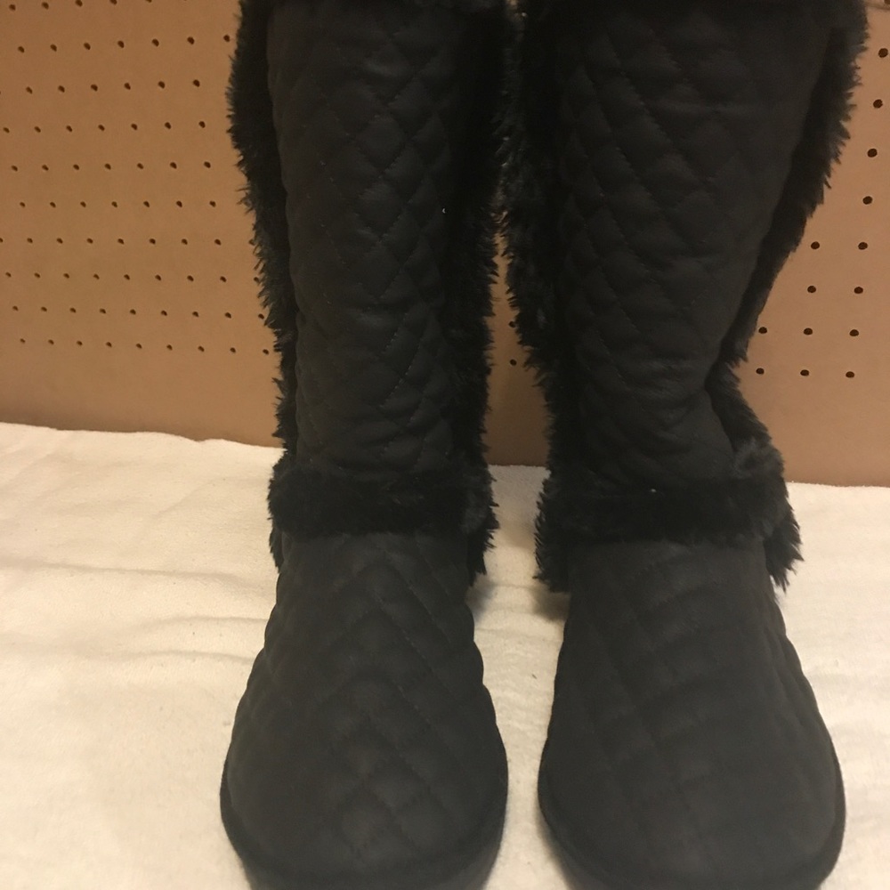 Black Fuzzy Boots