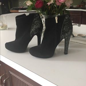 Victoria's Secret size 9 glitter booties!