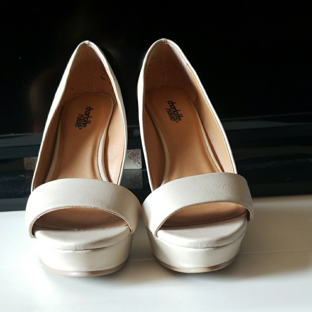 Nude color espadrilles / wedges