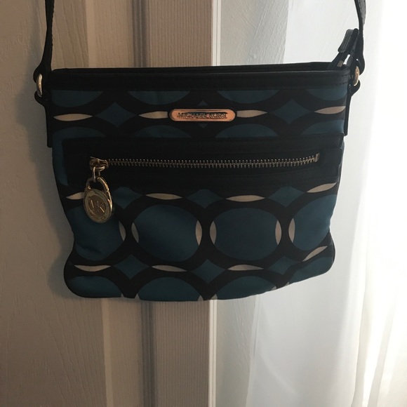 Authentic Michael Kors Crossbody - Picture 1 of 3