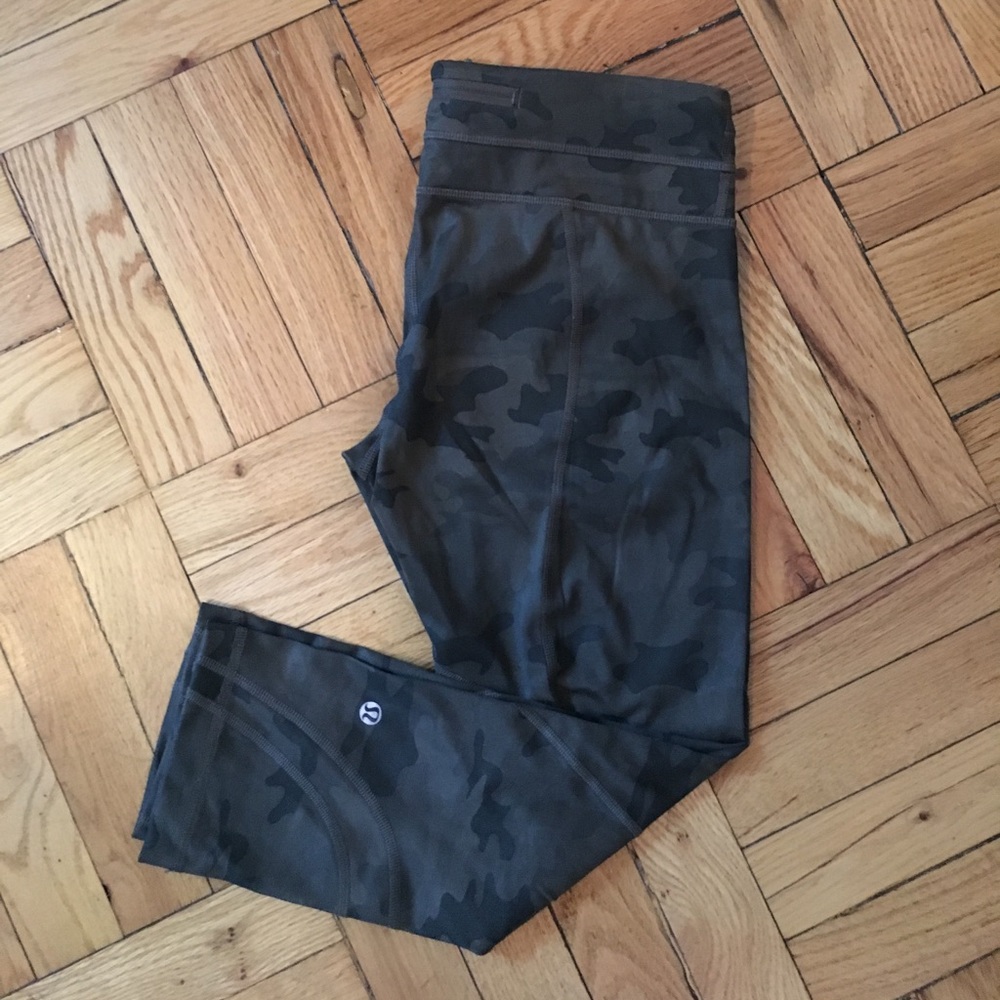 Lululemon Camo Crops - 6