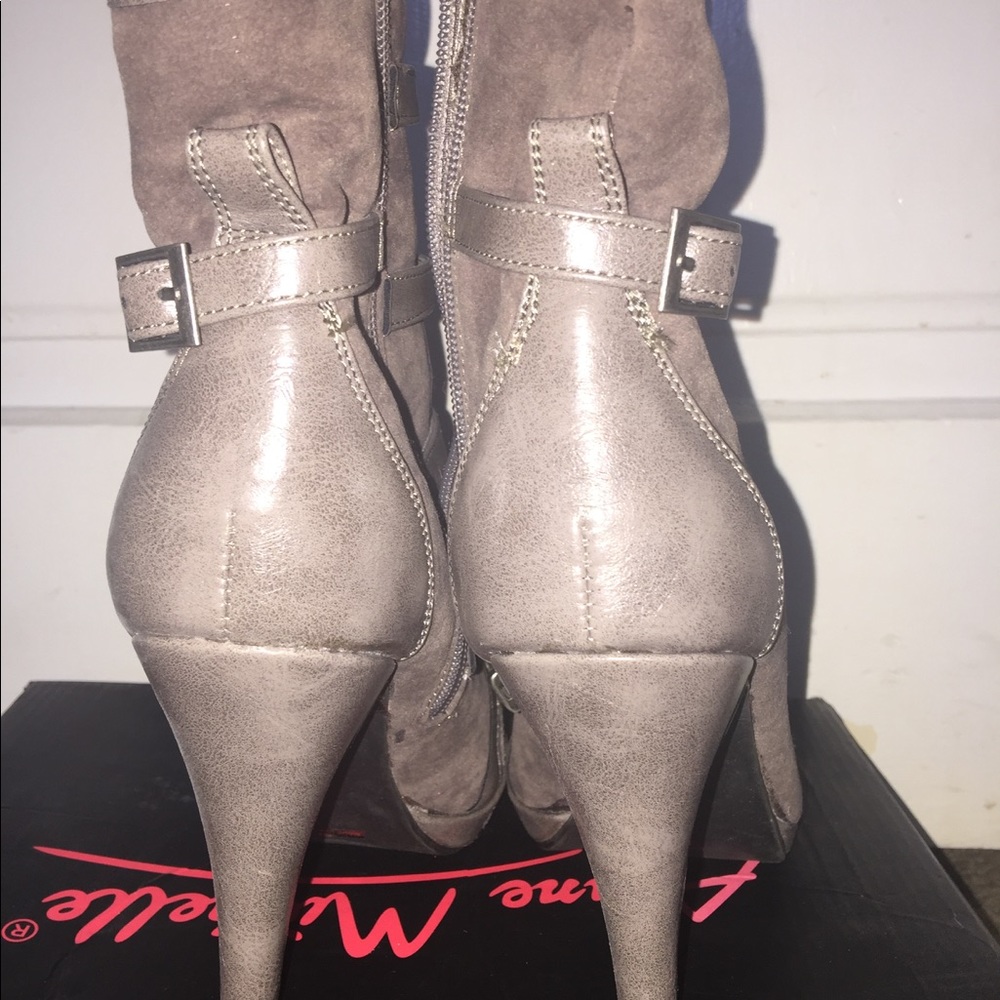 Edgy Grey Boots - Picture 4 of 7