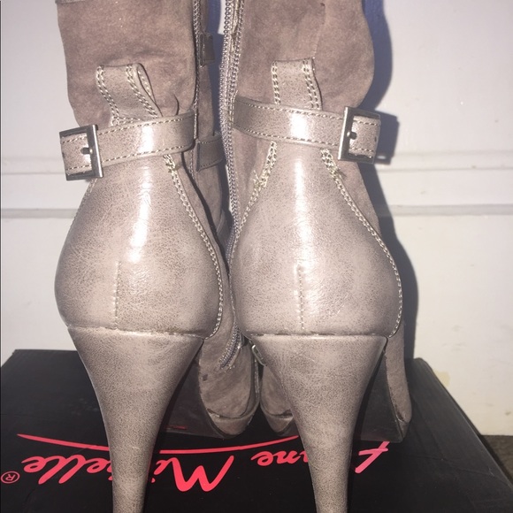 Edgy Grey Boots - Picture 4 of 7