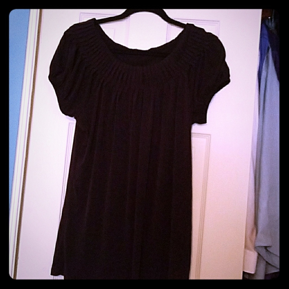 Strechy black top