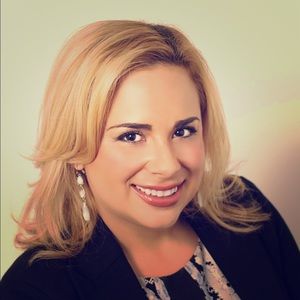 Meet your posher Jeni 👗👠👜🕶