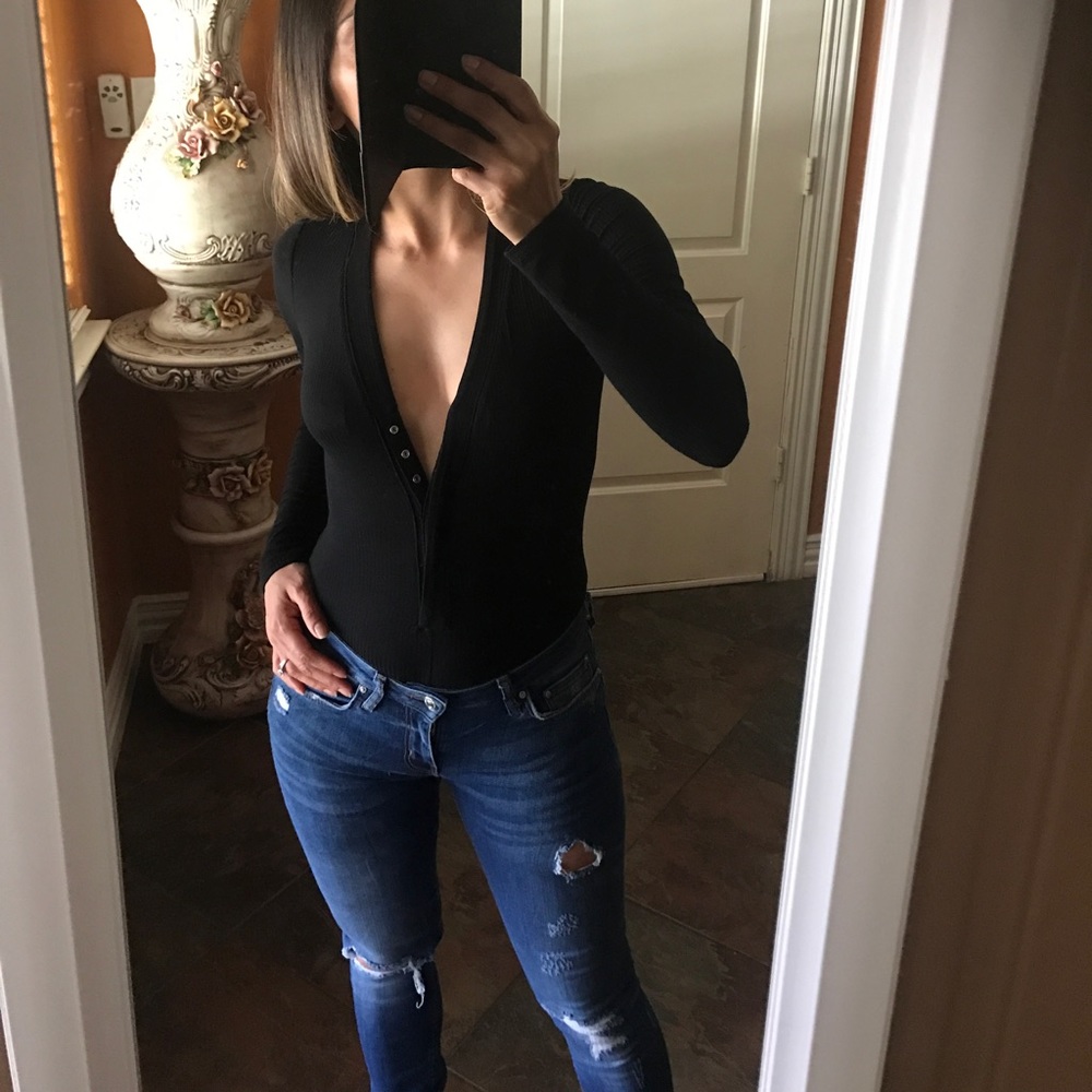 Sold out!🆕🖤BLACK Ribbed Bodysuit 🖤 - Picture 3 of 3