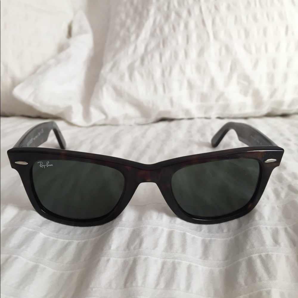 Ray-Ban Classic tilted Wayfarers