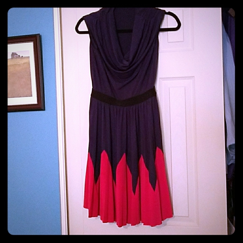 Sleveless pleated dress
