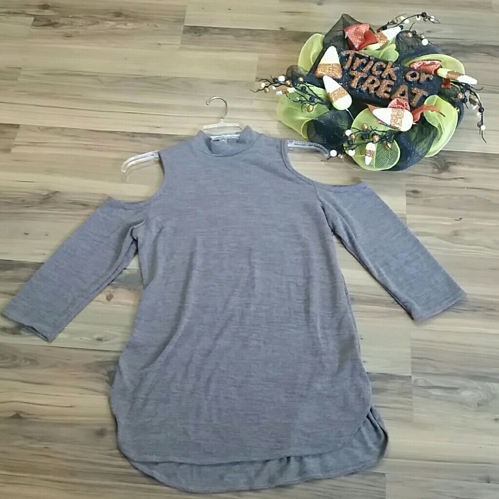 Fall open-shoulder tunic.