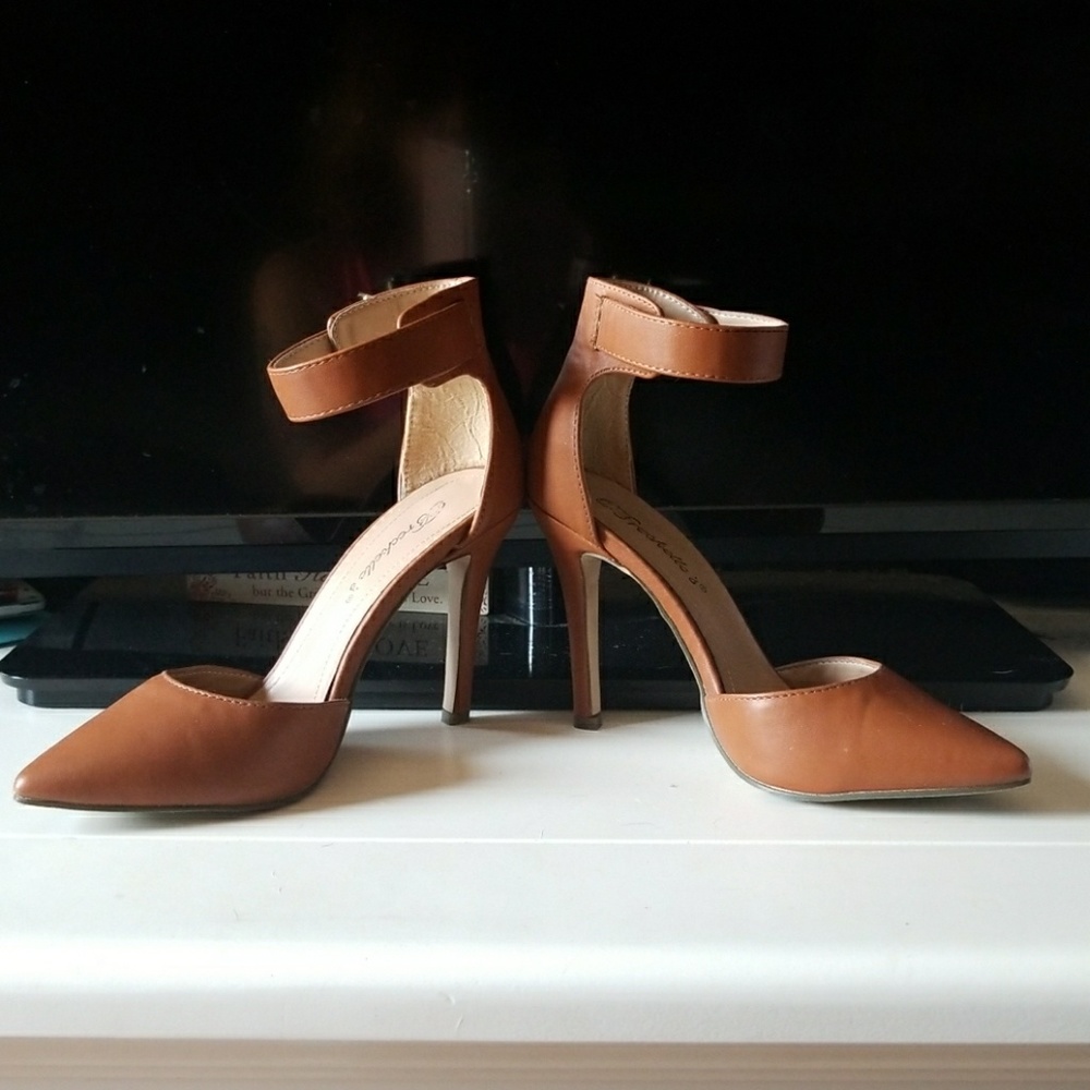 SOLD Shoes SOLD - Picture 2 of 5