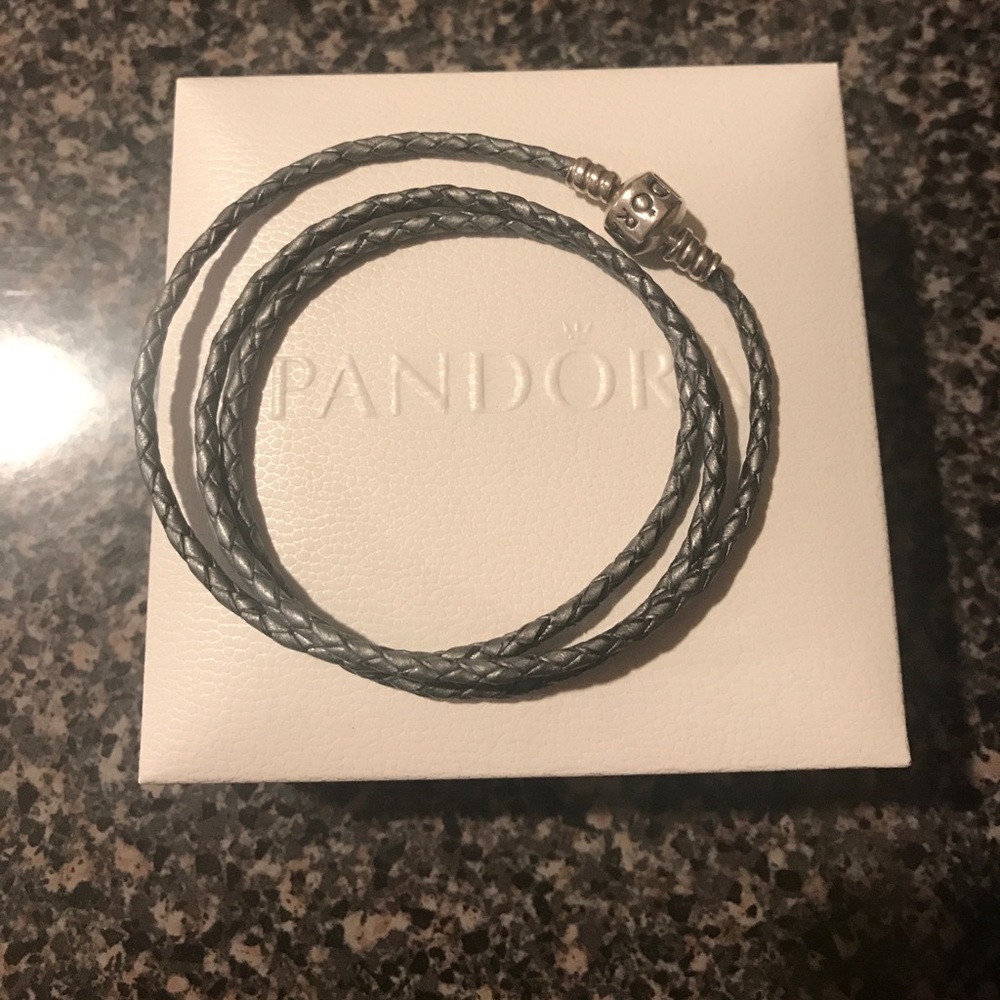 🎉🚨HP 9/29🚨🎉Pandora RETIRED triple Wrap