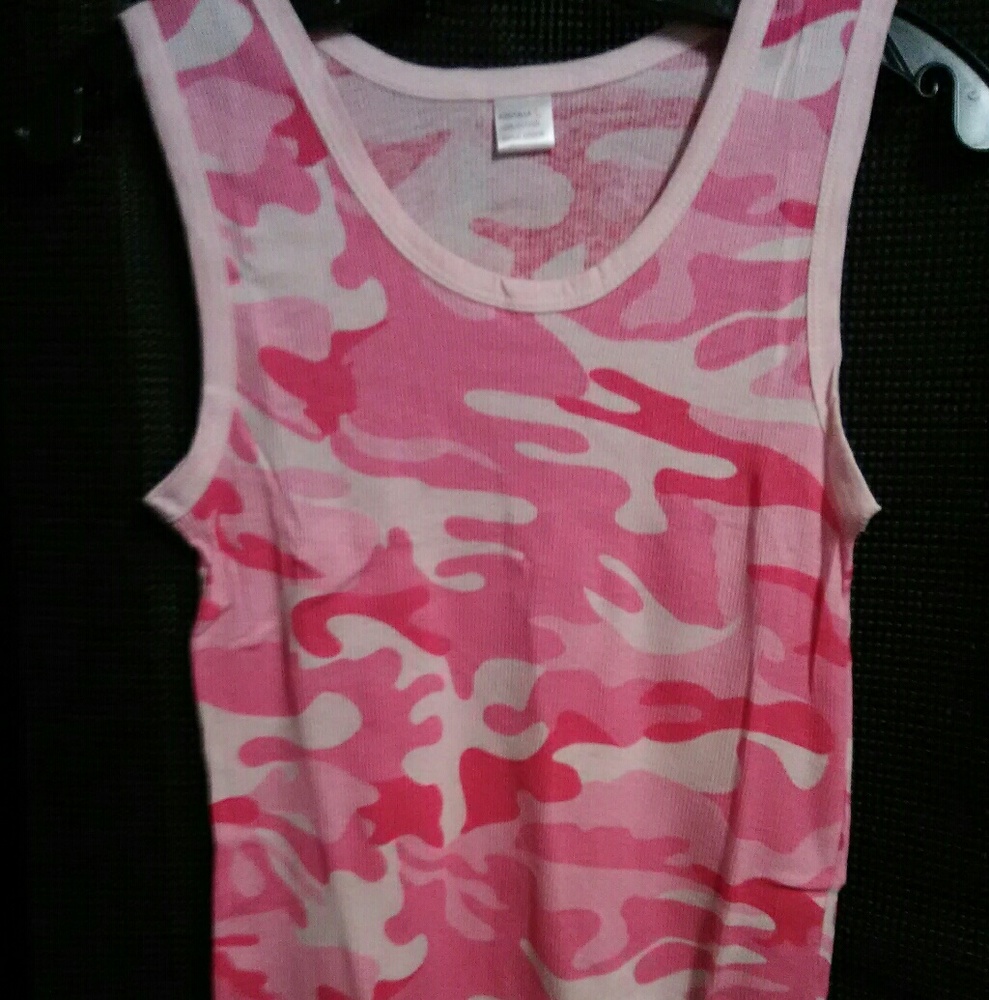 On hold for rinbay8 Ladies pink camo tank top~NWOT