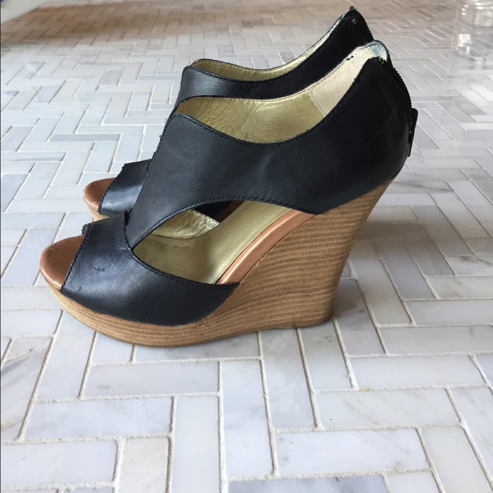 Seychelles wedges