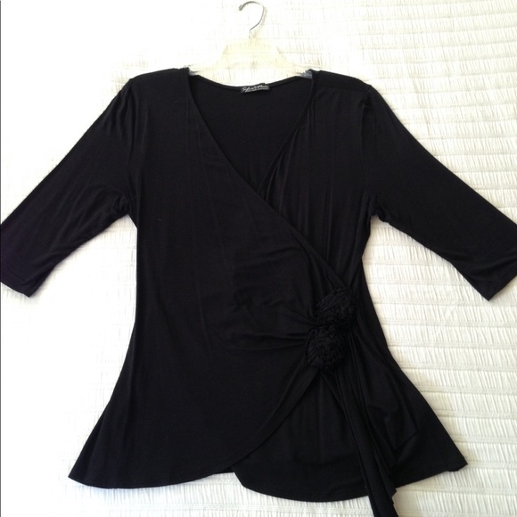 Sylvie & Modo black top with 3/4 length sleeve - Picture 2 of 3