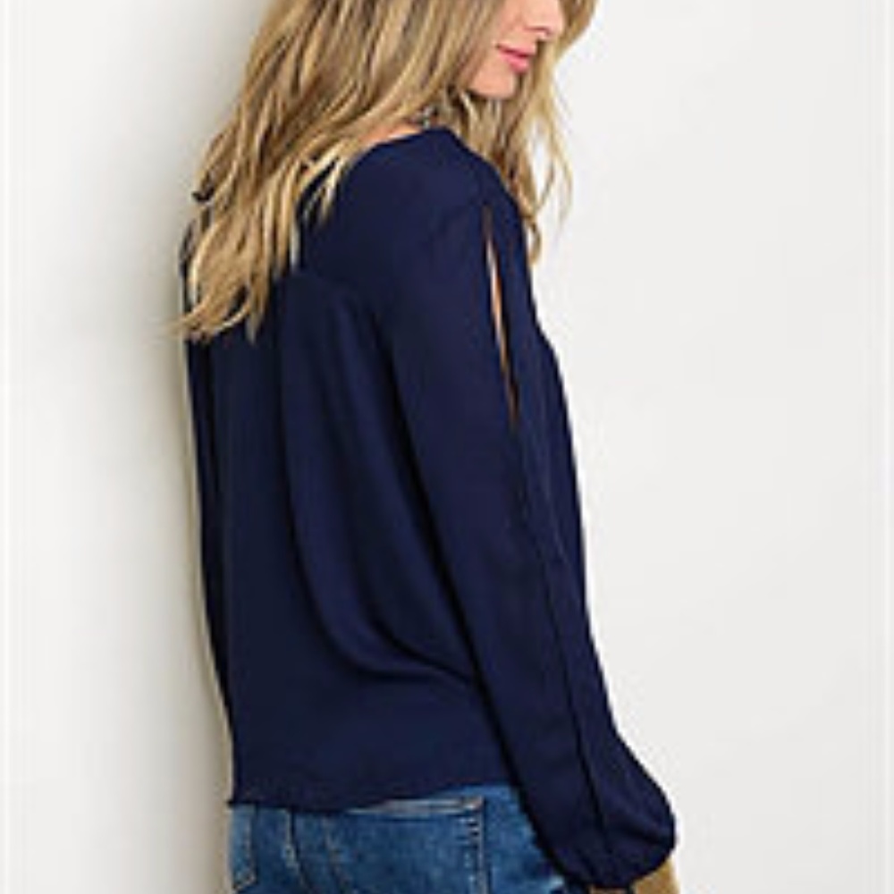 LAST ONE!!! Navy top with chain detail - Picture 2 of 3