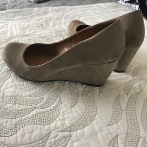 Chinese Laundry Suede Wedges. Size 7.5.
