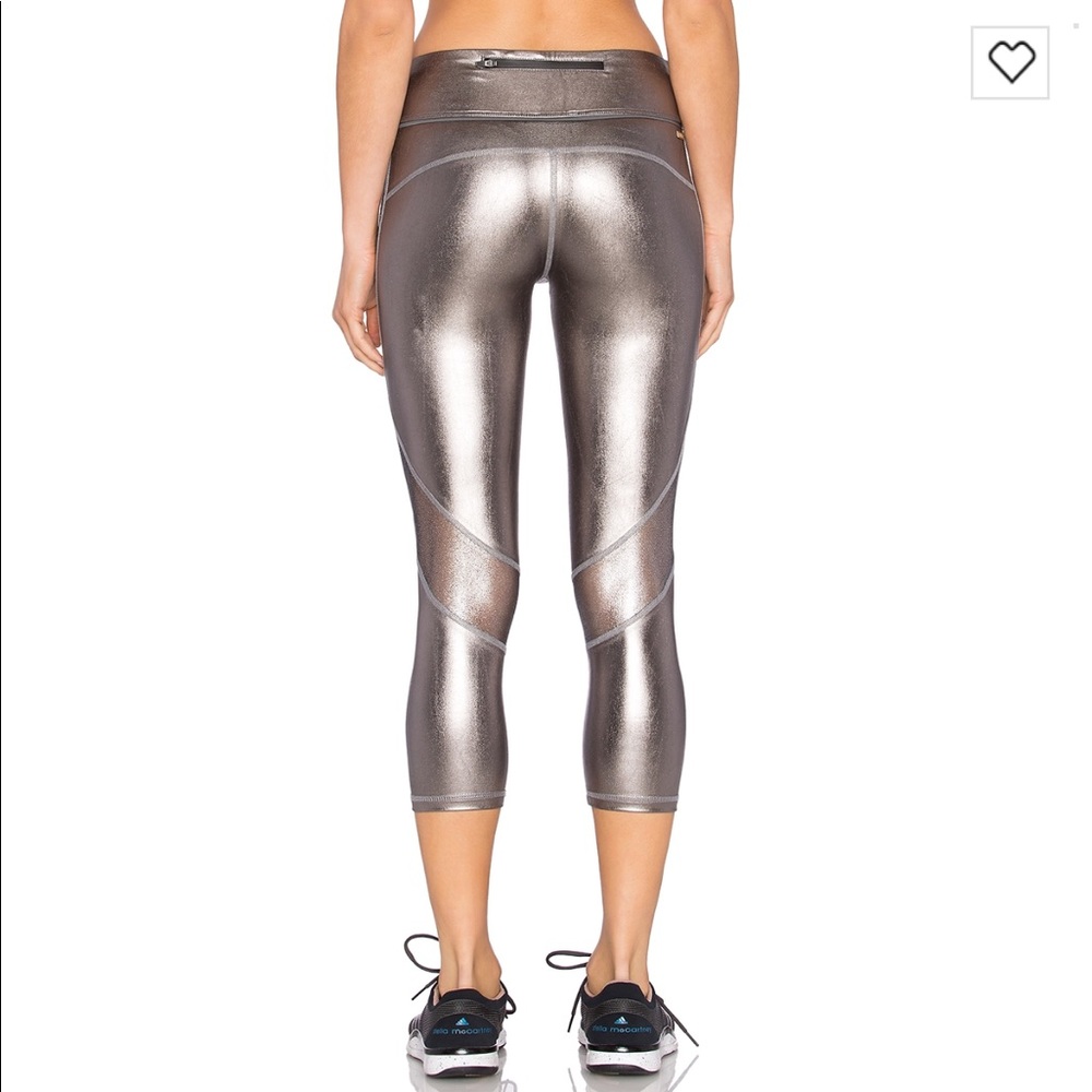(XS) Alala Crop Tight Legging in Shiny Pewter