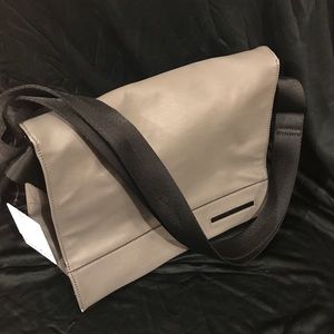 Calvin Klein Riley Messenger Bag