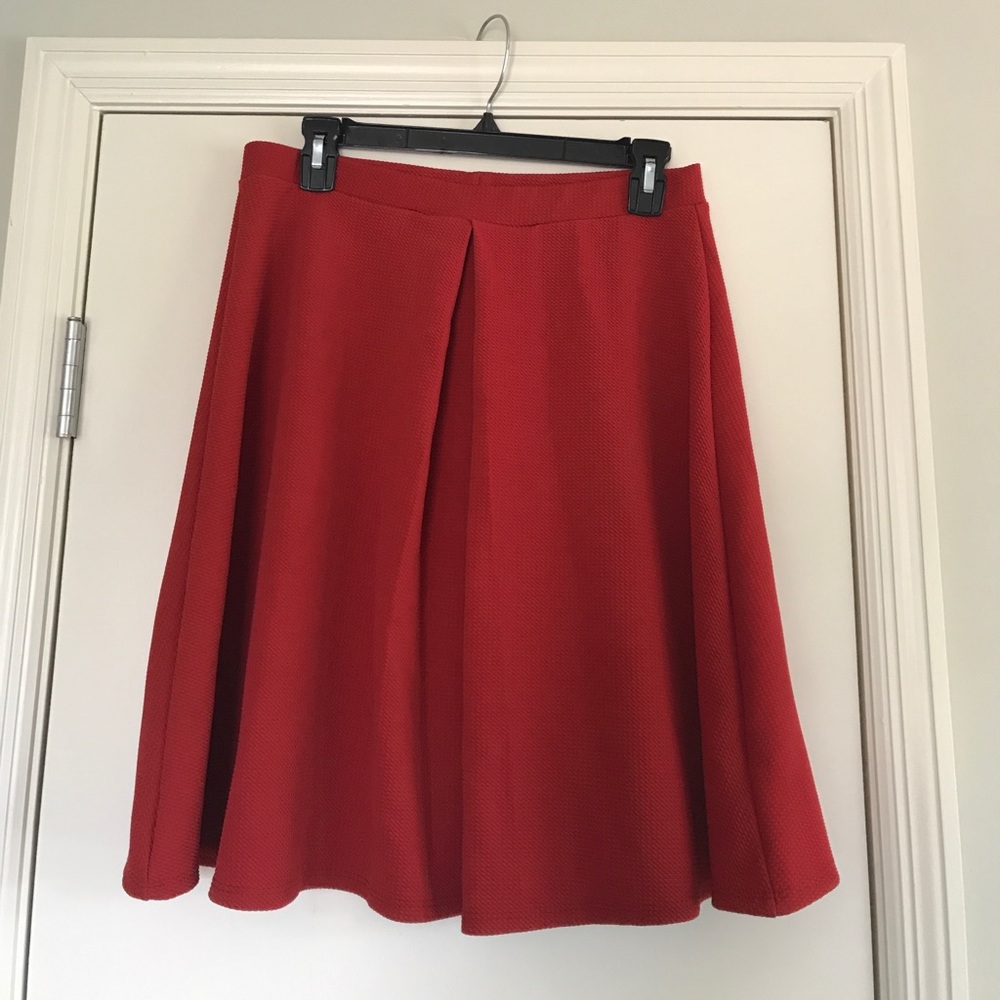 Red retro skirt. Size M.