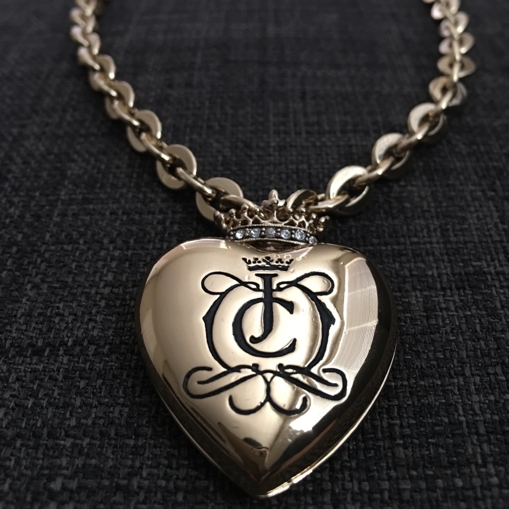 Puffed heart toggle necklace