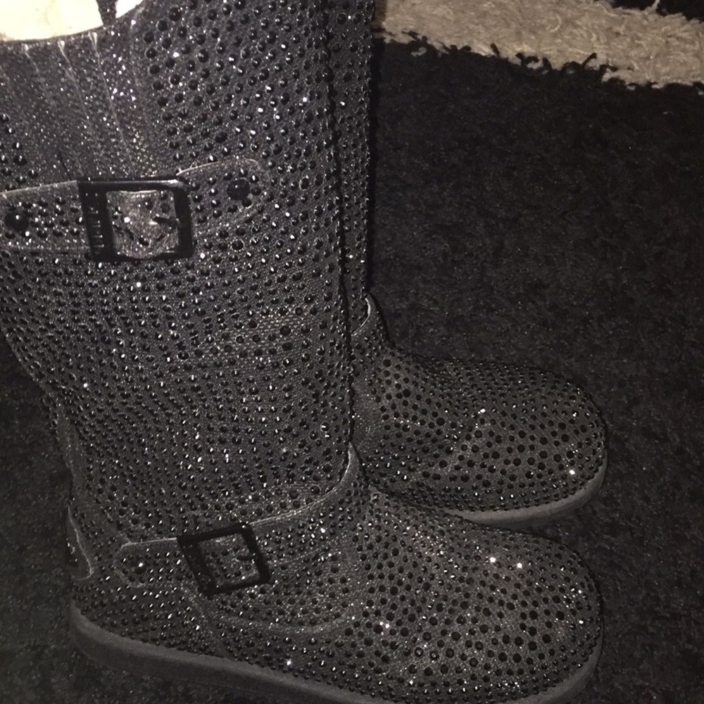 Gorgeous Sparkly Boots with fur inside