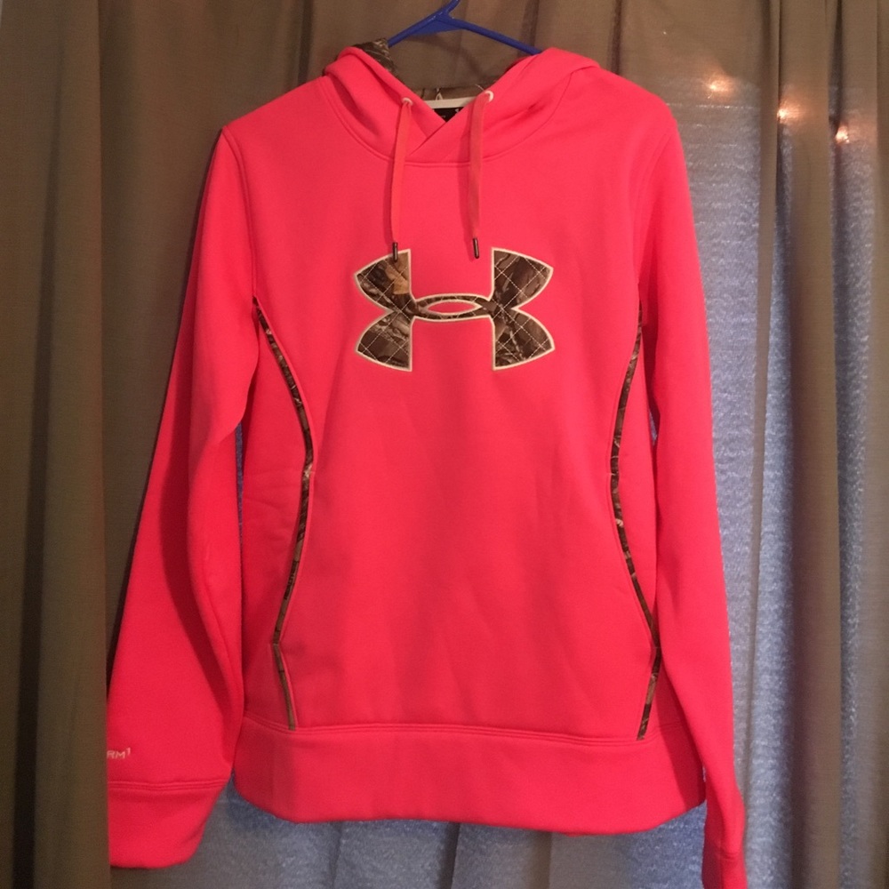 Women's UnderArmour sweatshirt