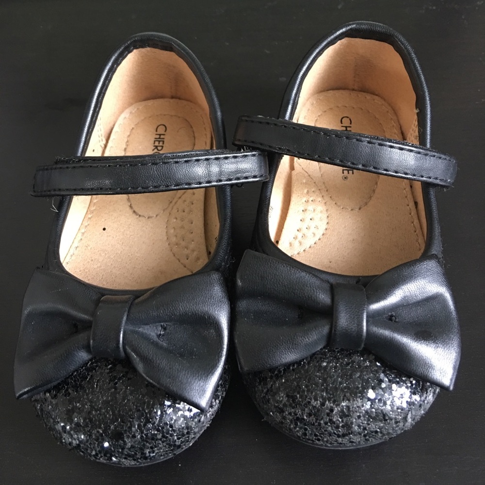 Baby girl sequin shoes with pleather bow and strap