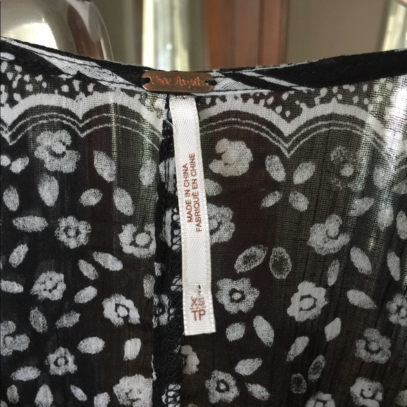 Free people black long sleeve lace front crop XS - Picture 4 of 4