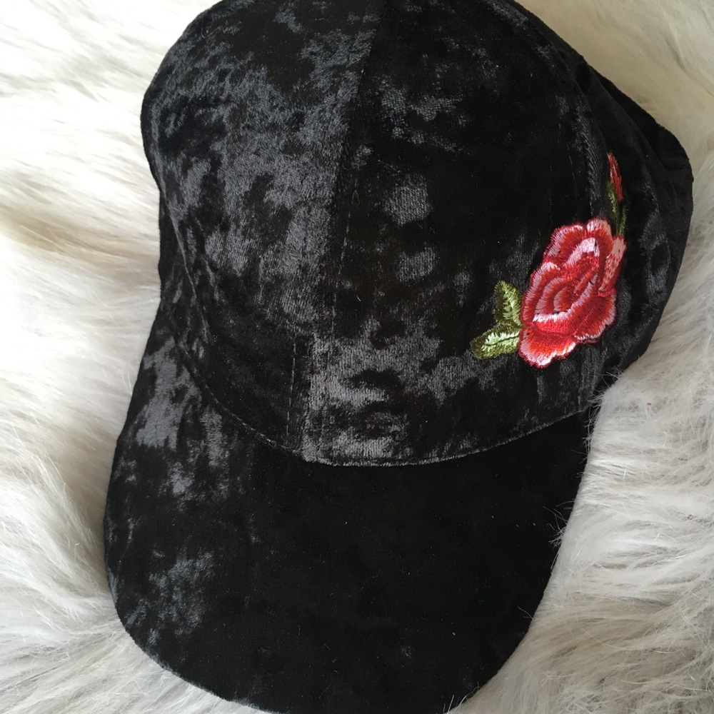 Flash Sale‼️ Black Velvet Cap with Rose