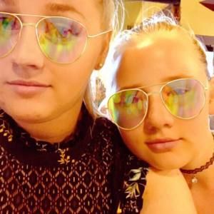 Meet your Posher, Kelly