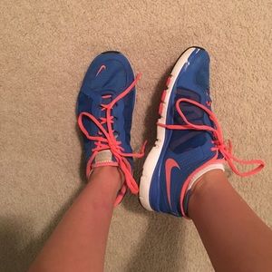 Nike Breathe Flex Trainer 2 tennis shoes