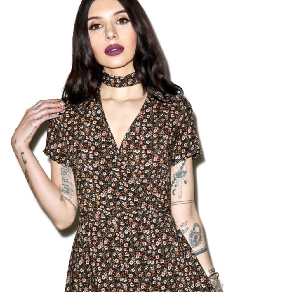 Daisy print wrap dress - with matching choker!