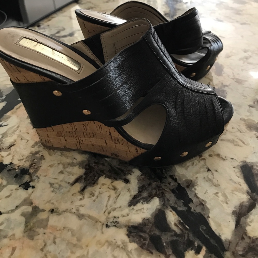 Black wedge