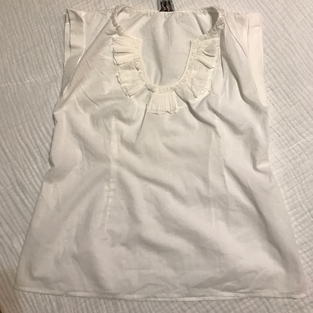 TABITHA SZ 8 BLOUSE WHITE RUFFLE ACCENT SIDEZIPPER