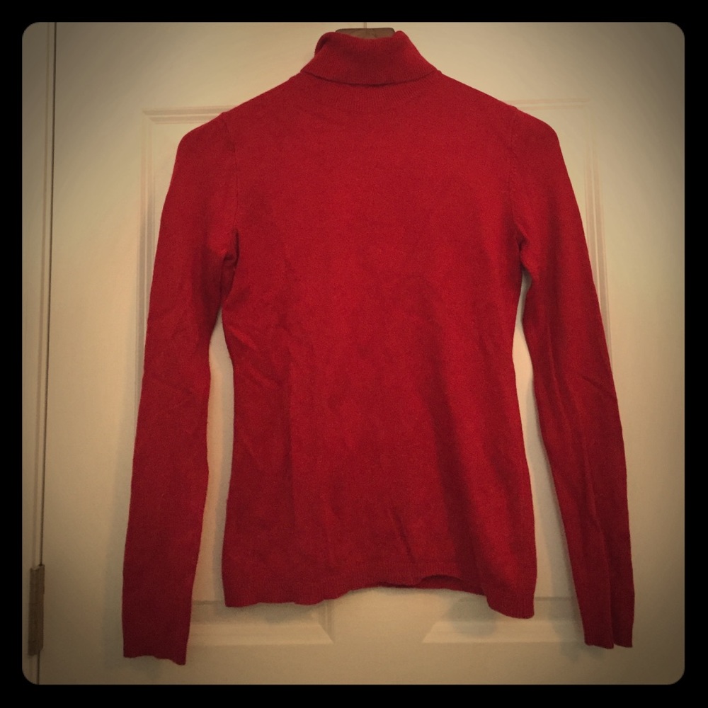 Red Light weight Turtleneck sweater