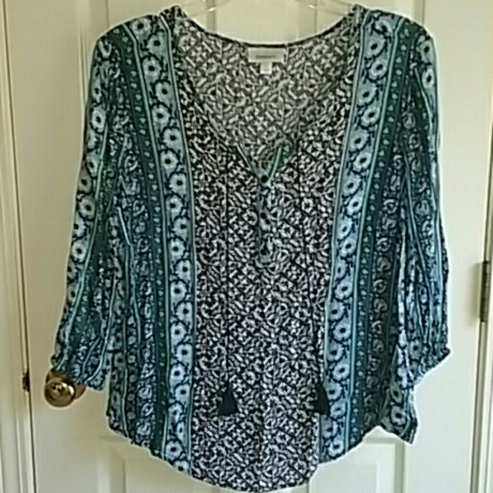 Dress Barn XL 3 button 2 tasseled blouse