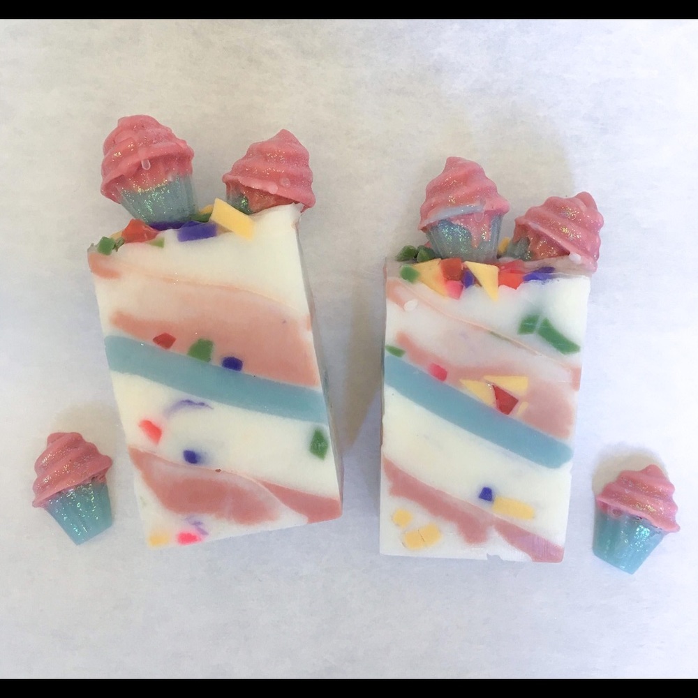 Handcrafted soap bar / blueberry rainbow
