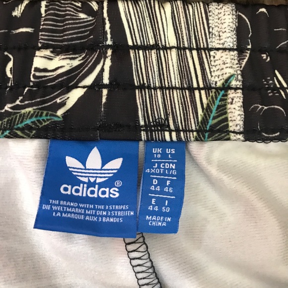Adidas Floral/Aztec/Geometric Print Shorts. Sz L - Picture 2 of 2