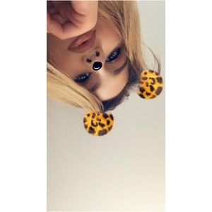 Meet your Posher, Ace