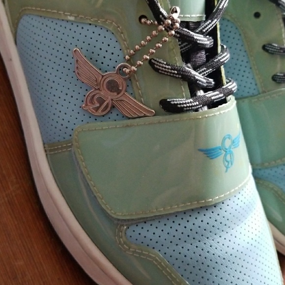 Shoes - Picture 2 of 2