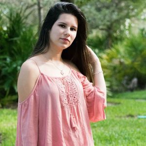 Meet your Posher, Camila