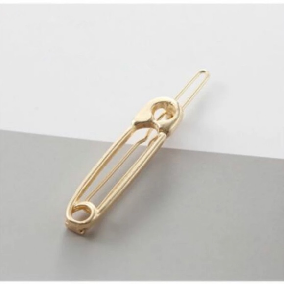 JUST IN🌷 (2) Gold Hair Pin Set - Picture 2 of 6