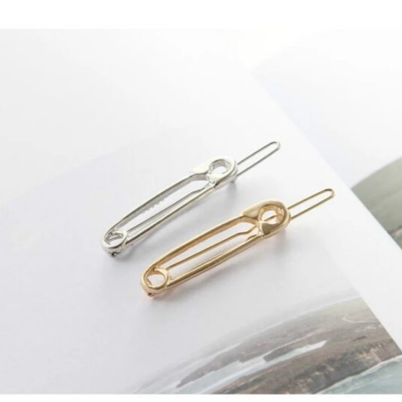 JUST IN🌷 (2) Gold Hair Pin Set - Picture 3 of 6