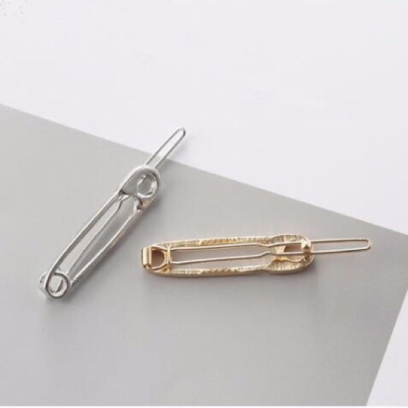 JUST IN🌷 (2) Gold Hair Pin Set - Picture 4 of 6