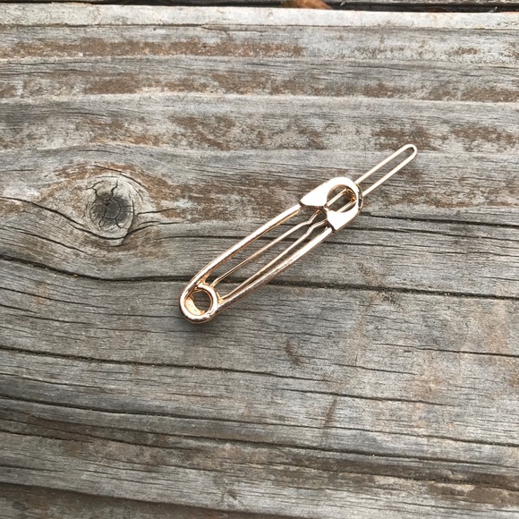 JUST IN🌷 (2) Gold Hair Pin Set - Picture 5 of 6