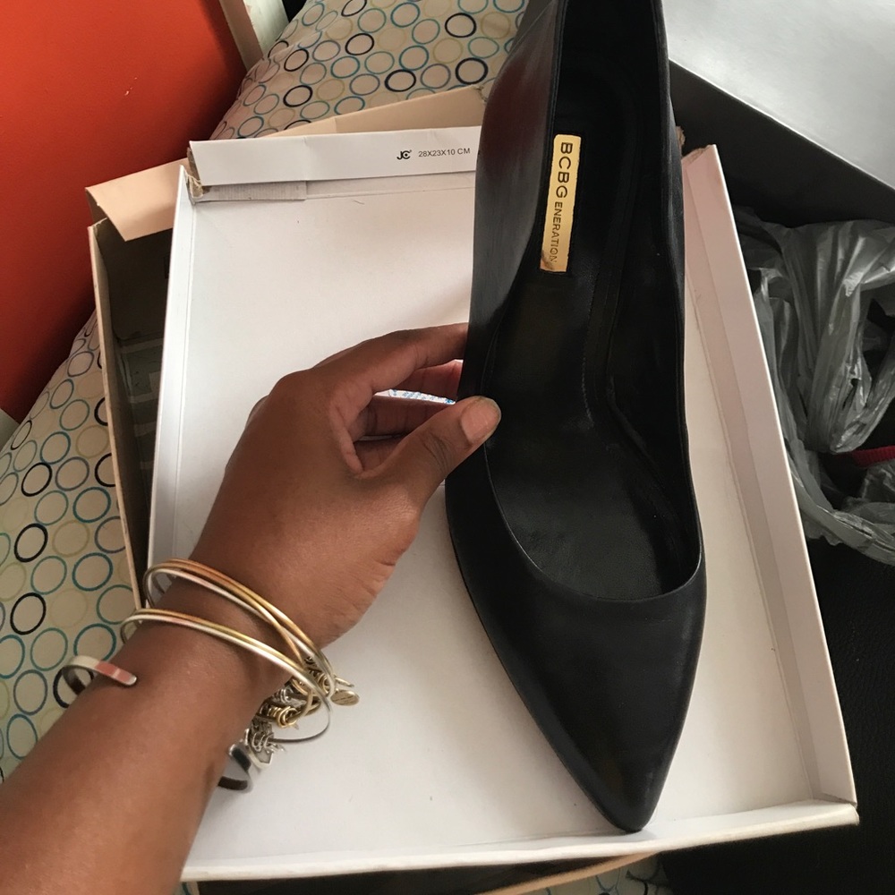 Black BCBG pump
