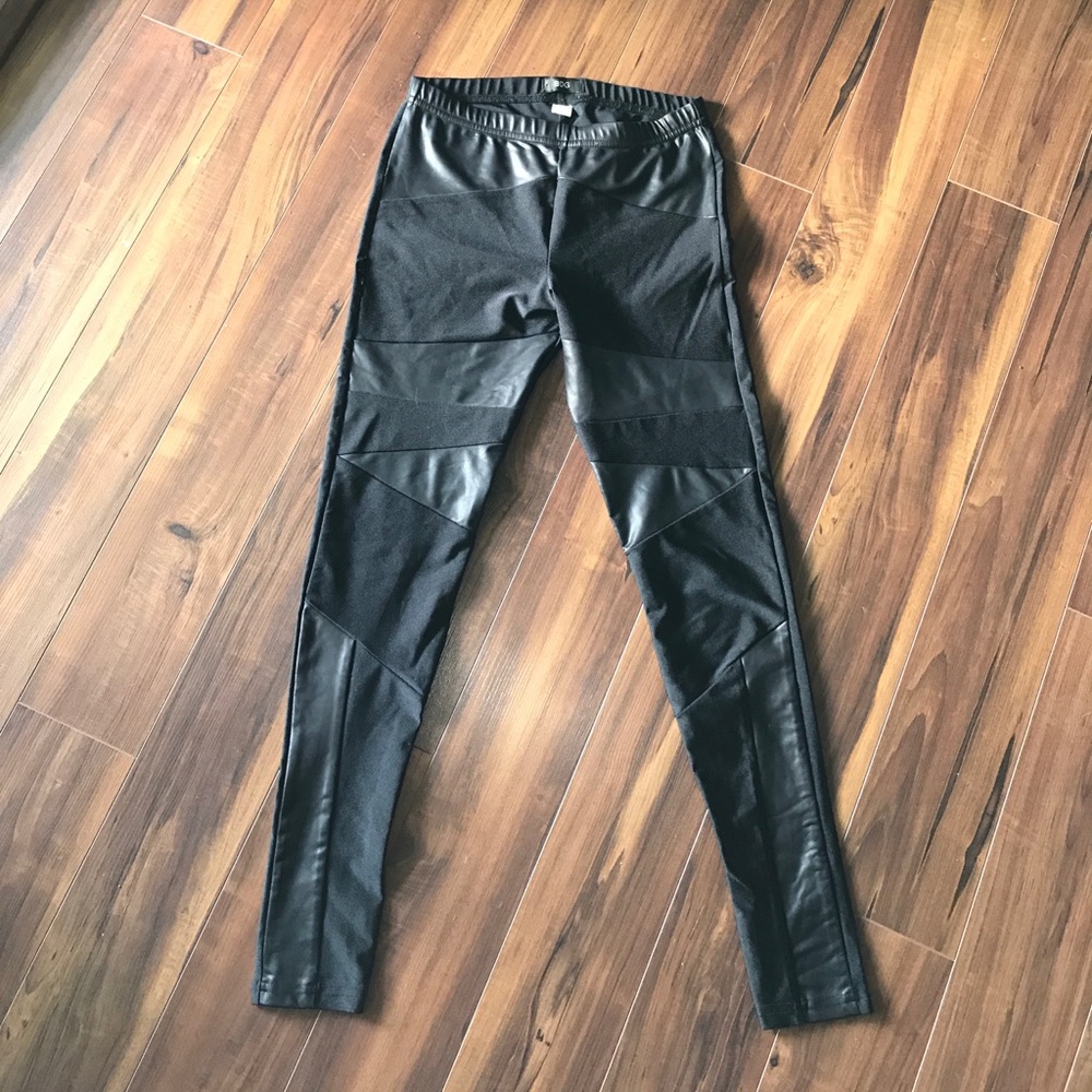 ❌SOLD❌Faux leather paneled spandex leggings