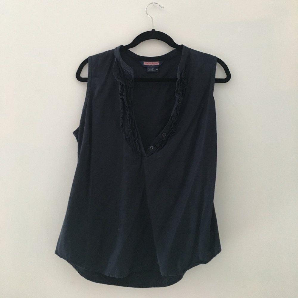 Navy, sleeveless, vineyard Vines top!